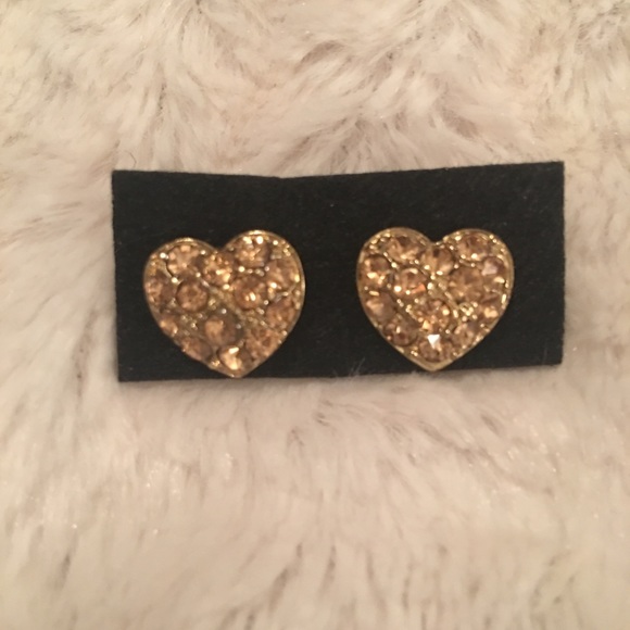Oversized gold studded heart studs - Picture 1 of 2